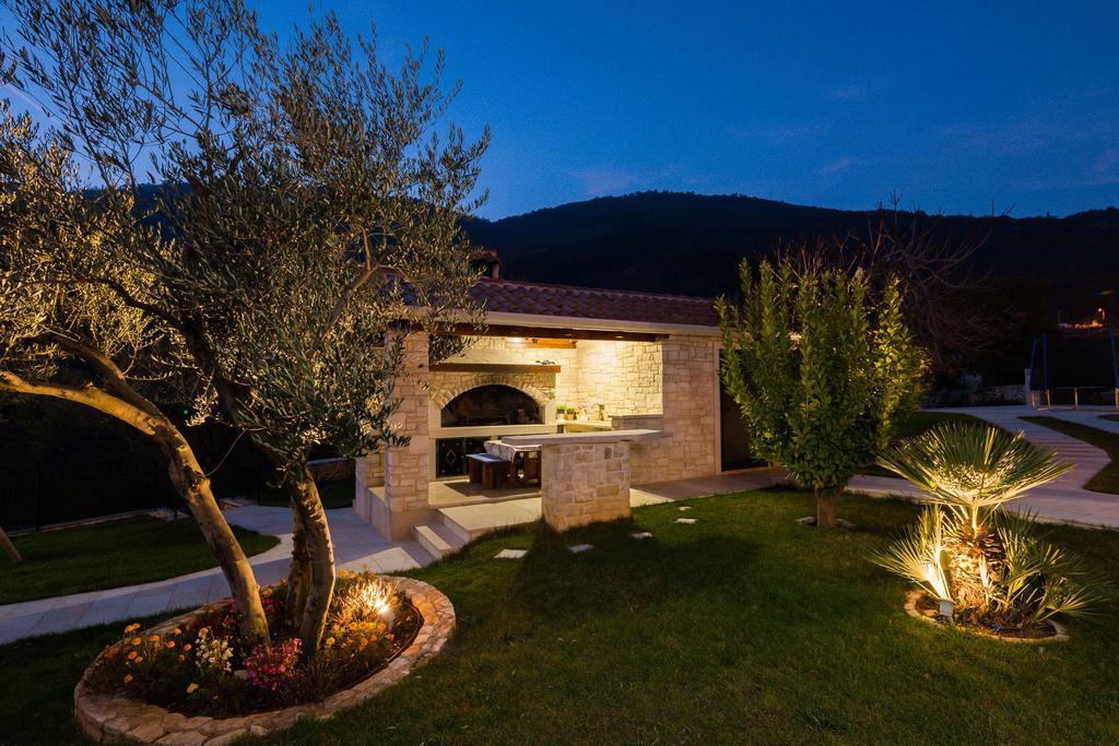 Villa Stonegate Estate - Bonus, Dvije Vile Jedna Cijena! Опатия Экстерьер фото