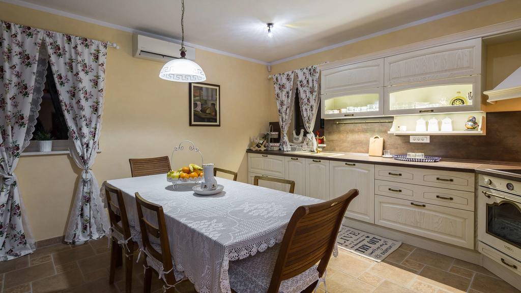 Villa Stonegate Estate - Bonus, Dvije Vile Jedna Cijena! Опатия Экстерьер фото