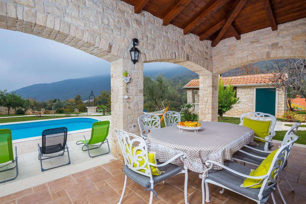 Villa Stonegate Estate - Bonus, Dvije Vile Jedna Cijena! Опатия Экстерьер фото